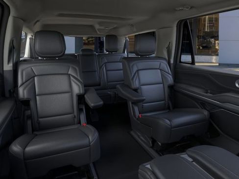 New 2026 Lincoln Navigator L Premier AWD/4WD image 12