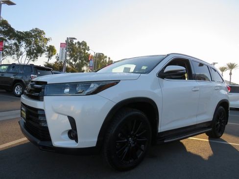 Used 2019 Toyota Highlander SE image 3