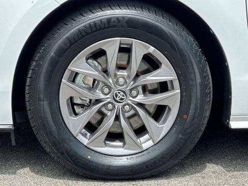 Certified 2023 Toyota Sienna LE FWD image 27