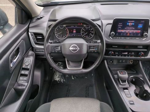 Used 2025 Nissan Rogue SV FWD image 16