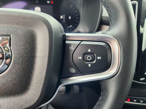 Certified 2024 Volvo XC40 B5 Plus w/ Protection Package Premier AWD/4WD image 19