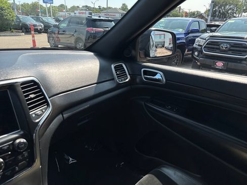 Used 2018 Jeep Grand Cherokee Altitude AWD/4WD image 30