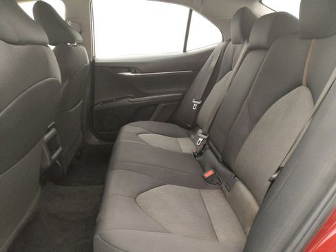 Used 2018 Toyota Camry LE FWD image 18
