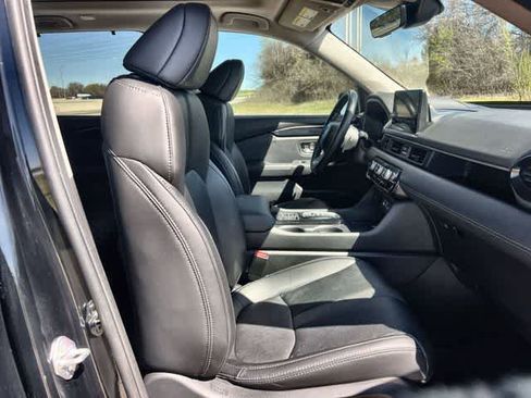 Used 2023 Honda Pilot Touring image 12