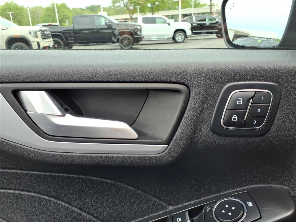 Used 2025 Ford Escape Platinum AWD/4WD image 15