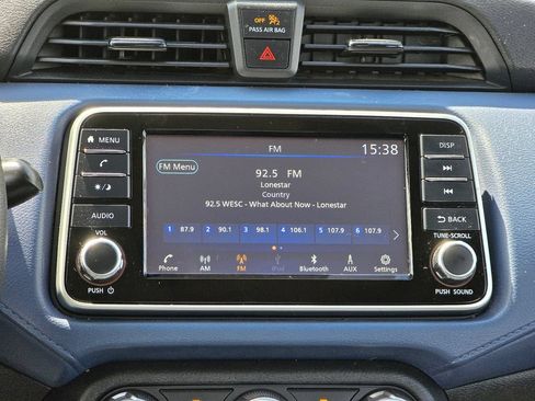 Used 2023 Nissan Versa SV FWD image 4