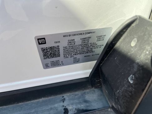 Used 2025 Chevrolet Trax LT w/ LT Convenience Package FWD image 30