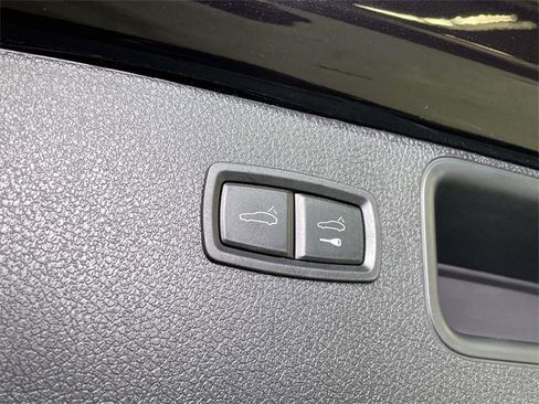 Used 2025 Porsche Macan image 21