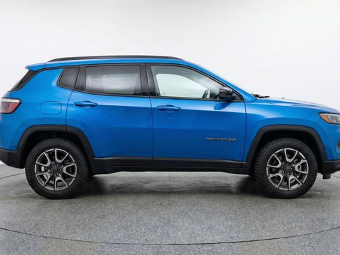 Used 2025 Jeep Compass Trailhawk AWD/4WD image 11