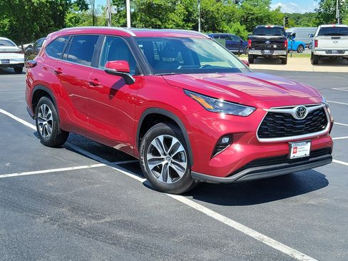 Certified 2025 Toyota Highlander XLE FWD image 31