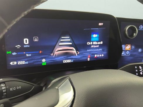 Used 2025 Chevrolet Equinox EV LT w/ Convenience Package FWD image 6