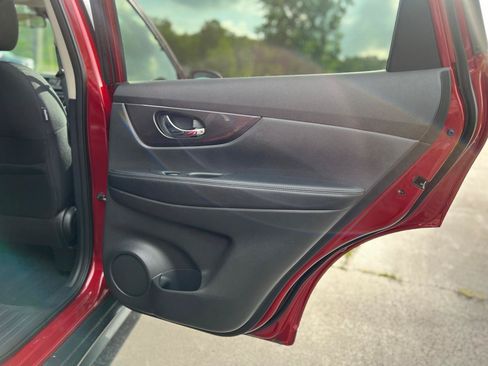 Used 2019 Nissan Rogue SV AWD/4WD image 36