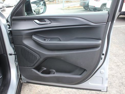 Used 2025 Jeep Grand Cherokee L Altitude image 31