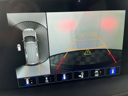 Used 2024 GMC Yukon AT4 w/ Technology Package image 13