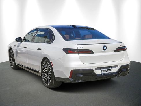 Used 2025 BMW i7 M70 w/ Executive Package AWD/4WD image 4