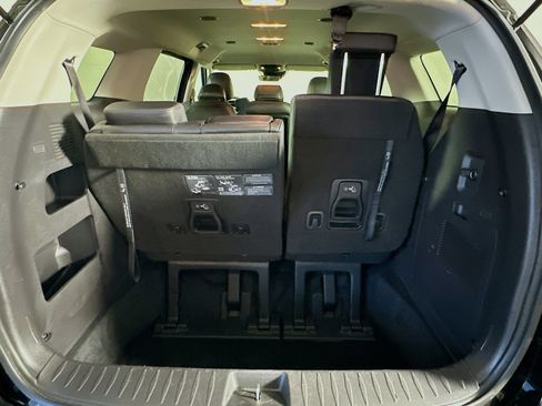 Used 2024 Kia Carnival LX image 30