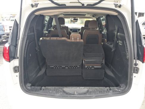 Used 2019 Chrysler Pacifica Limited w/ Tire & Wheel Group image 13