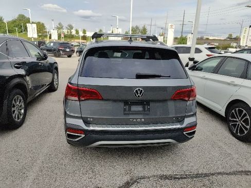 Used 2023 Volkswagen Taos SE w/ Panoramic Sunroof Package AWD/4WD image 16
