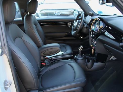 Used 2022 MINI Cooper 2-Door Hardtop w/ Premium Package image 33