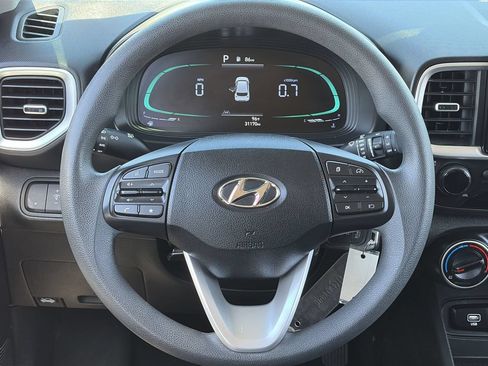 Used 2023 Hyundai Venue SE FWD image 21