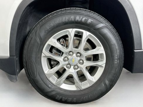 Used 2020 Chevrolet Traverse LT FWD image 11