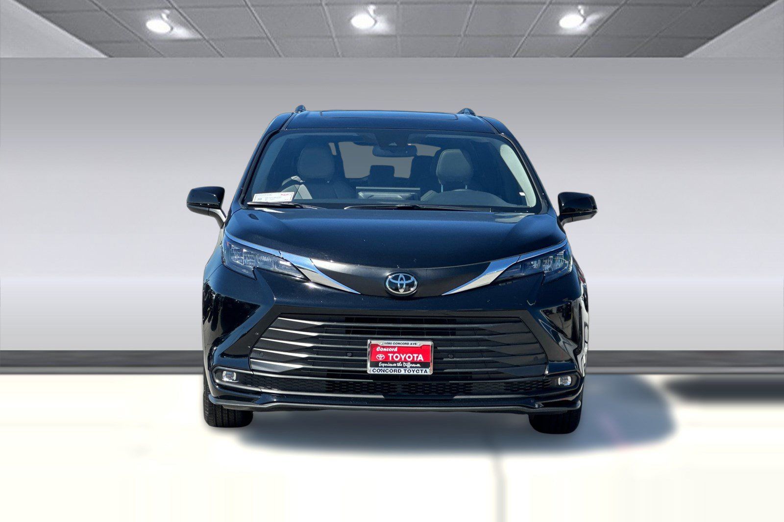 Used 2026 Toyota Sienna XLE FWD image 5