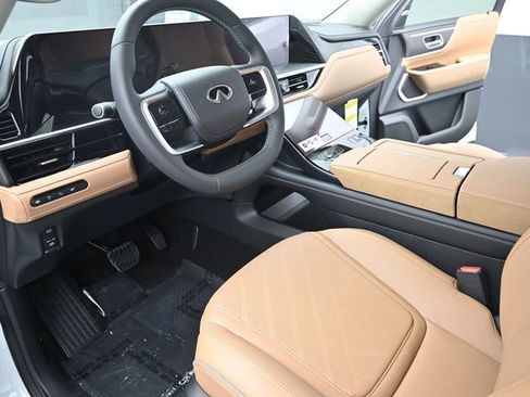 New 2026 INFINITI QX80 Luxe image 14