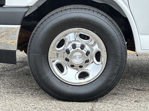 Certified 2017 Chevrolet Express 2500 image 10