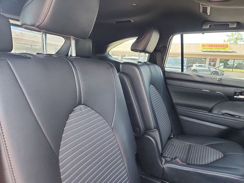 Used 2021 Toyota Highlander XSE AWD/4WD image 31