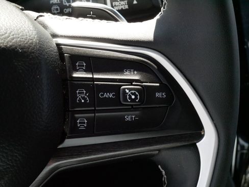 Used 2023 Jeep Grand Cherokee Limited w/ Black Appearance Package AWD/4WD image 25