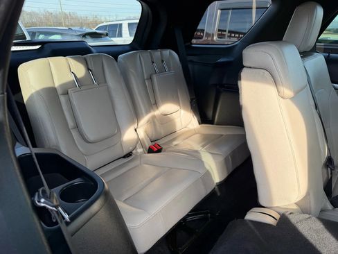 Used 2018 Ford Explorer XLT w/ Equipment Group 202A image 15