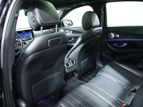Used 2019 Mercedes-Benz E 300 4MATIC image 26