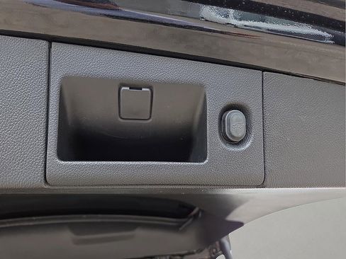 Used 2019 Cadillac Escalade Premium Luxury image 10