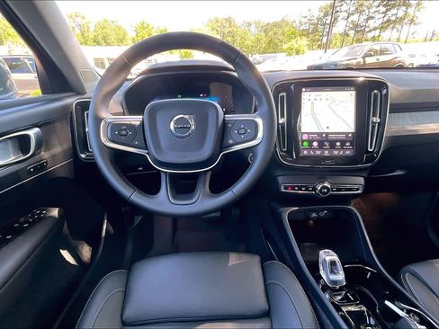 Used 2025 Volvo XC40 B5 Plus AWD/4WD image 6