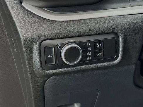 Used 2023 Ford Explorer XLT image 10