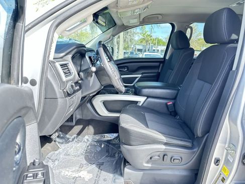 Used 2018 Nissan Titan SV w/ SV Convenience Package image 13