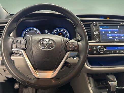 Used 2015 Toyota Highlander Limited image 25