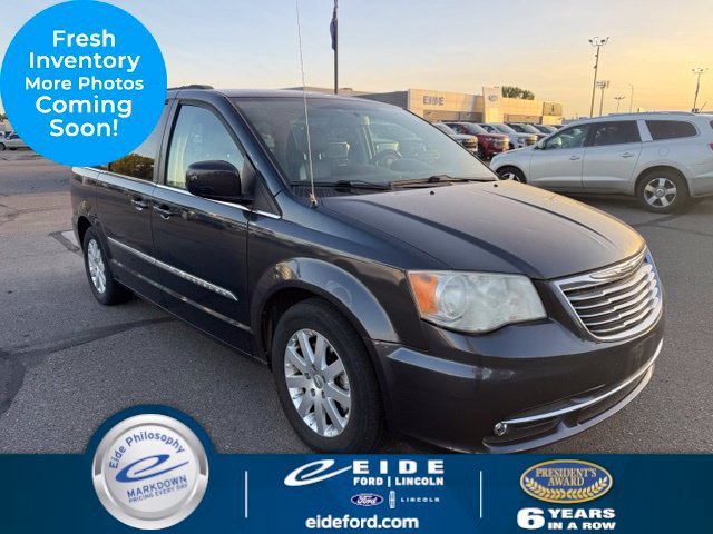 Used 2013 Chrysler Town & Country Touring FWD image 1