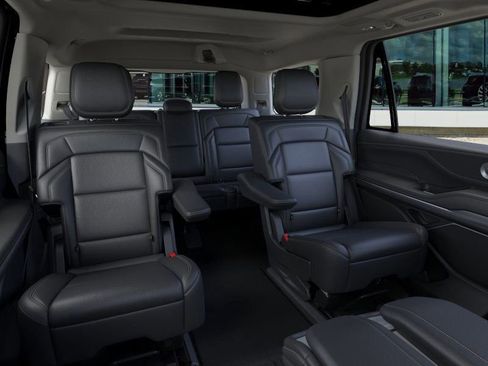 New 2025 Lincoln Navigator Reserve image 11