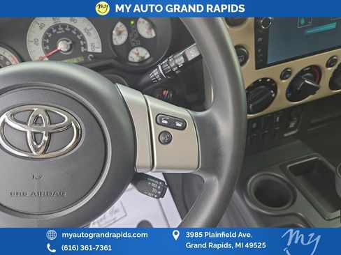 Used 2014 Toyota FJ Cruiser 2WD image 25