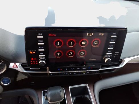 Used 2023 Toyota Sienna XLE image 22