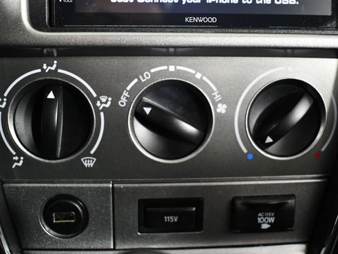 Used 2005 Pontiac Vibe image 32