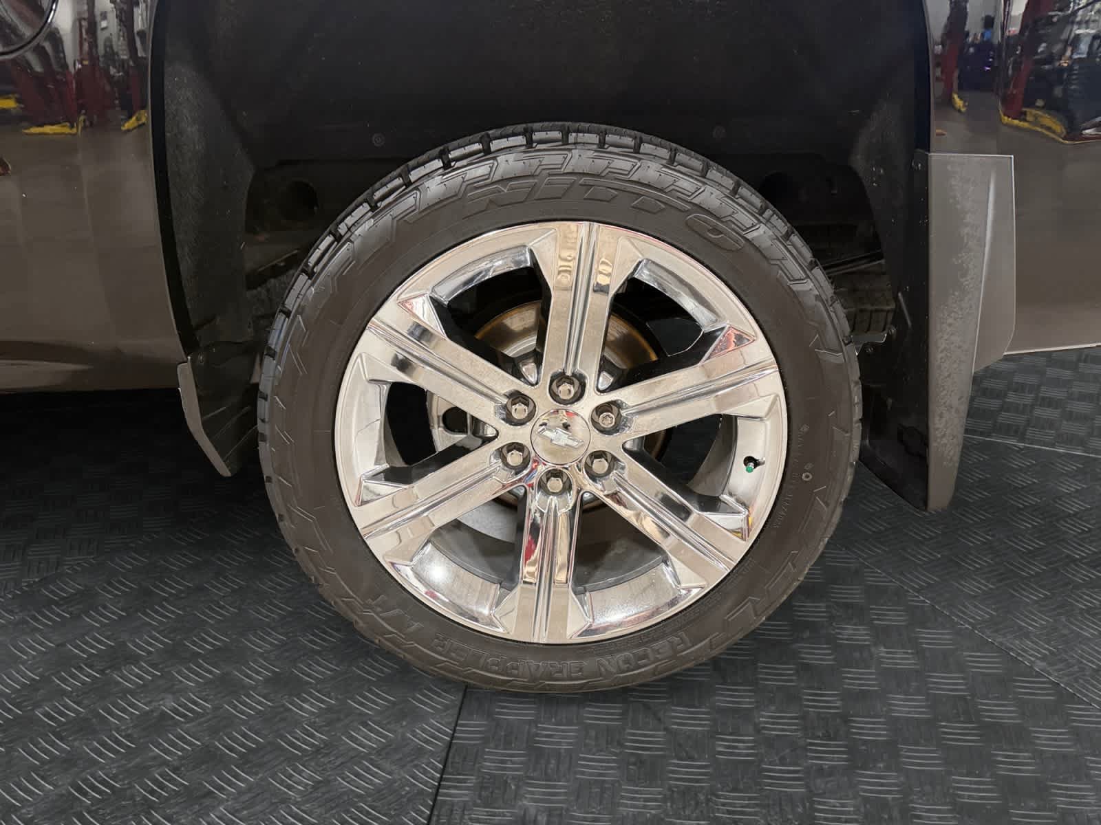 Used 2018 Chevrolet Silverado 1500 LT w/ LPO, Chrome Package AWD/4WD image 15