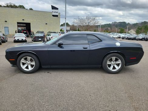 Used 2017 Dodge Challenger SXT image 17