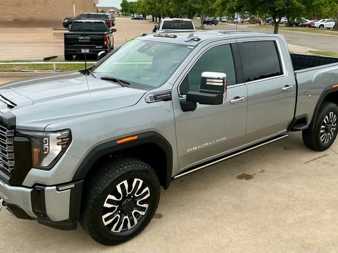 Used 2025 GMC Sierra 2500 Denali Ultimate AWD/4WD image 4