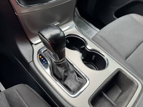 Used 2019 Jeep Grand Cherokee Laredo RWD image 19