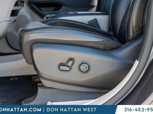 Used 2023 Chrysler Pacifica Touring-L image 19