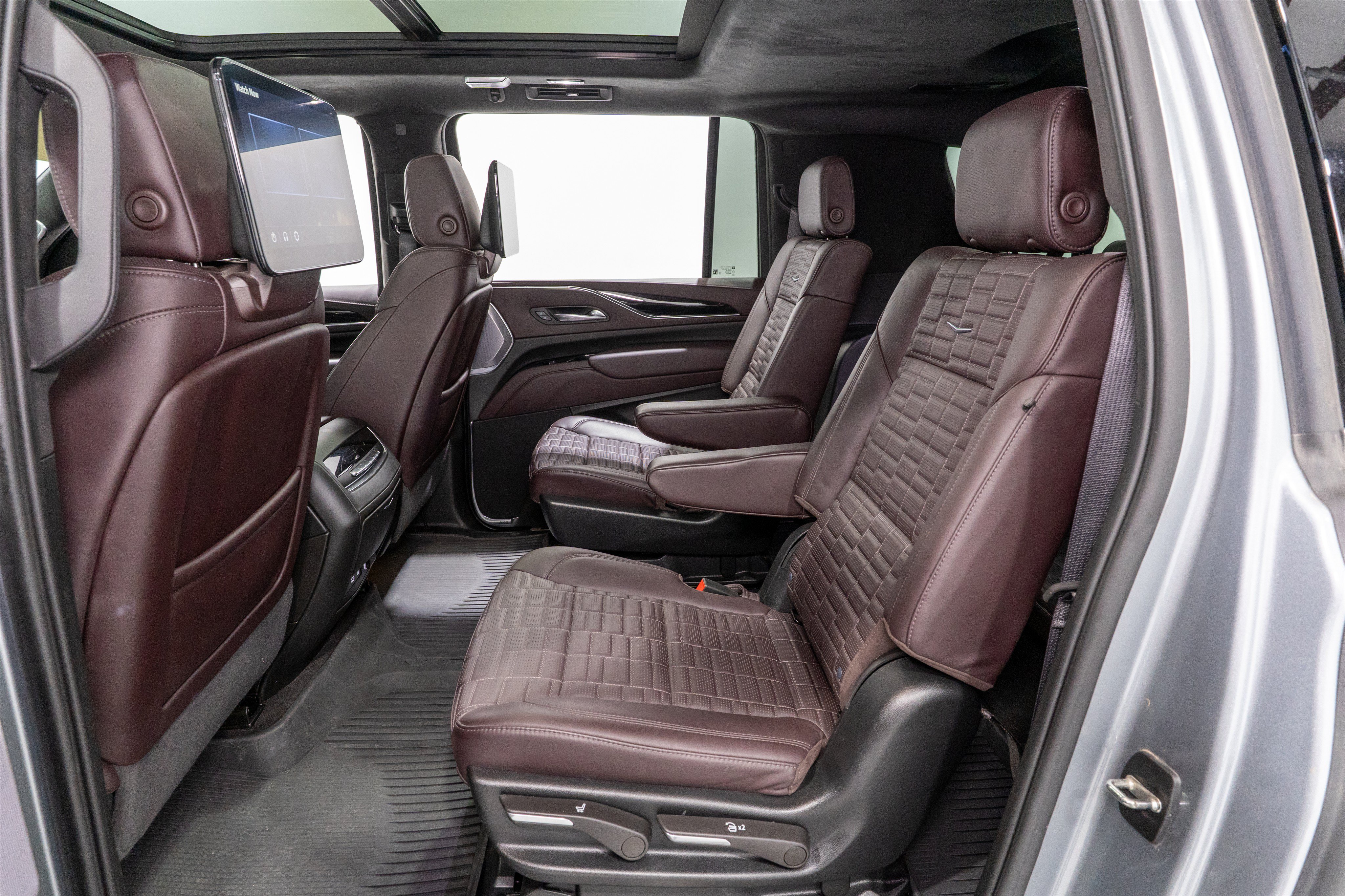 Used 2024 Cadillac Escalade ESV Sport Platinum w/ LPO, ONYX Package AWD/4WD image 37