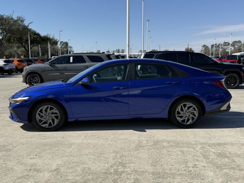 Used 2024 Hyundai Elantra SEL image 8