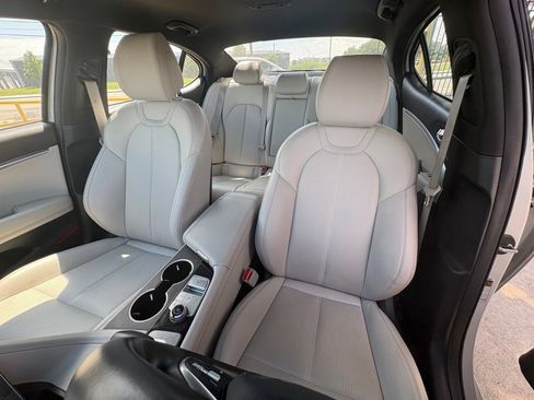 Used 2025 Genesis G70 2.5T AWD/4WD image 14
